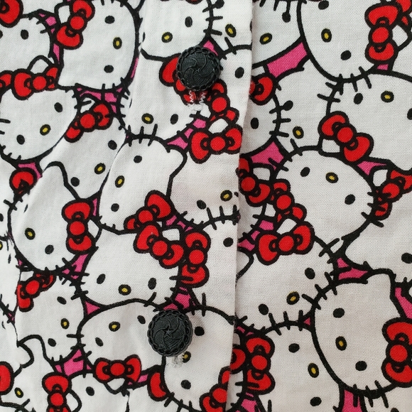 VINTAGE Hello Kitty Button down - Picture 4 of 9
